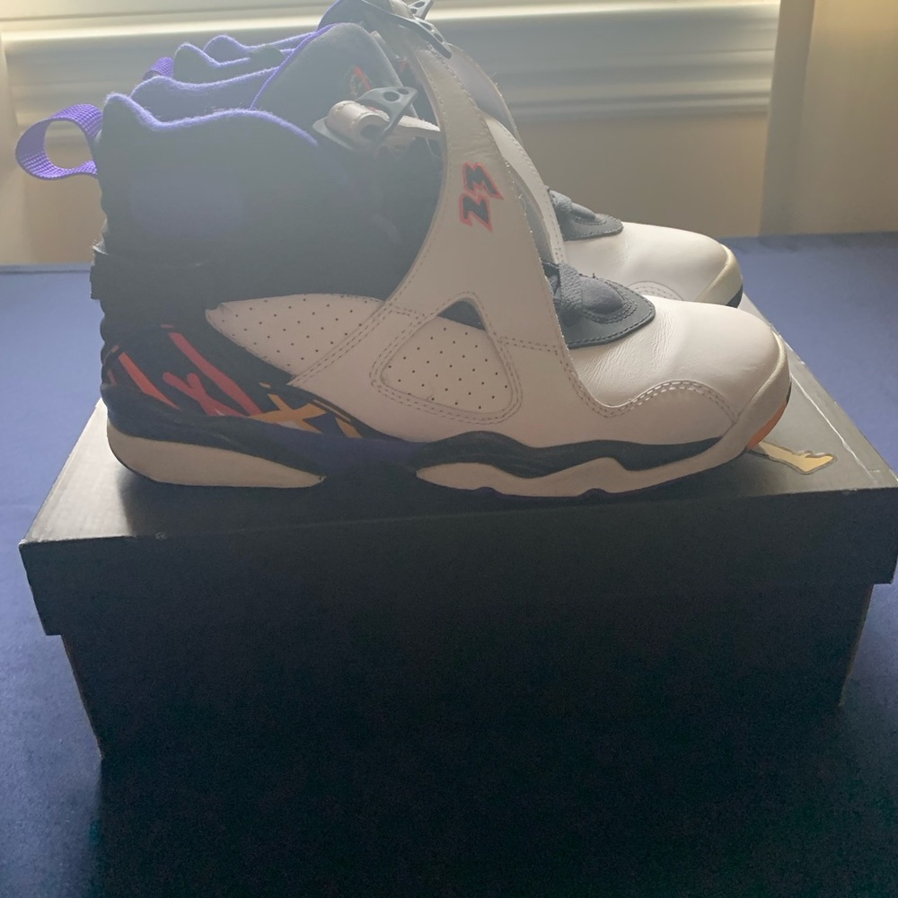 Jordan 8’s with slight creasing and only worn once